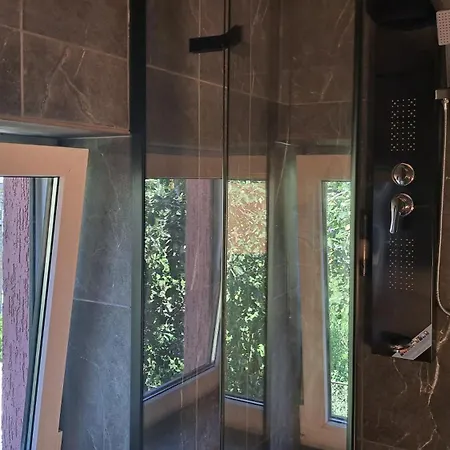 Apple Paradise, House Of Mirrors, Self Check-in, Free Parking