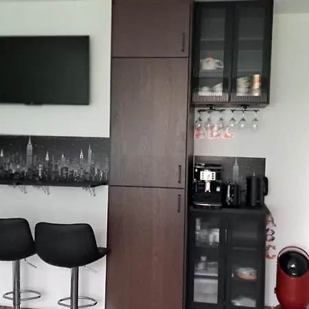 Apple Paradise, House Of Mirrors, Self Check-in, Free Parking *